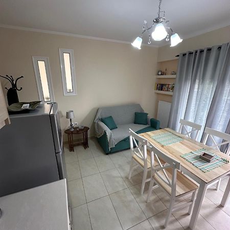 R Apartment Nafpaktos Bagian luar foto