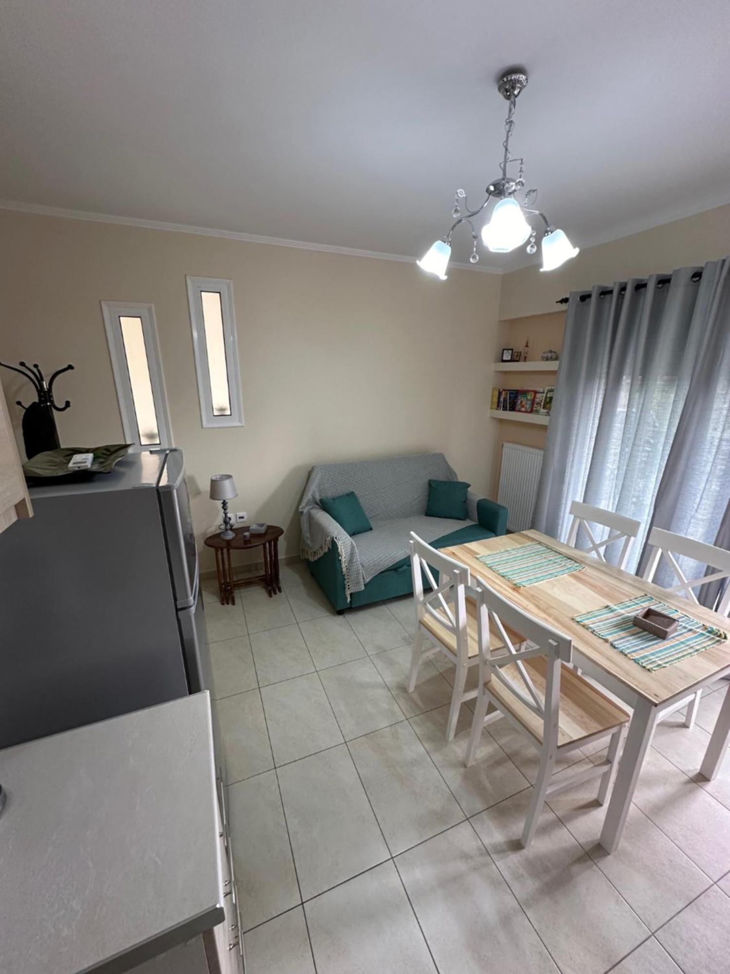 R Apartment Nafpaktos Bagian luar foto
