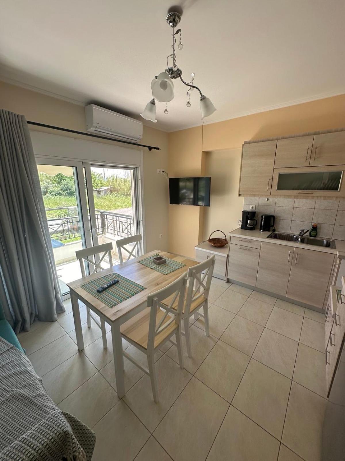 R Apartment Nafpaktos Bagian luar foto